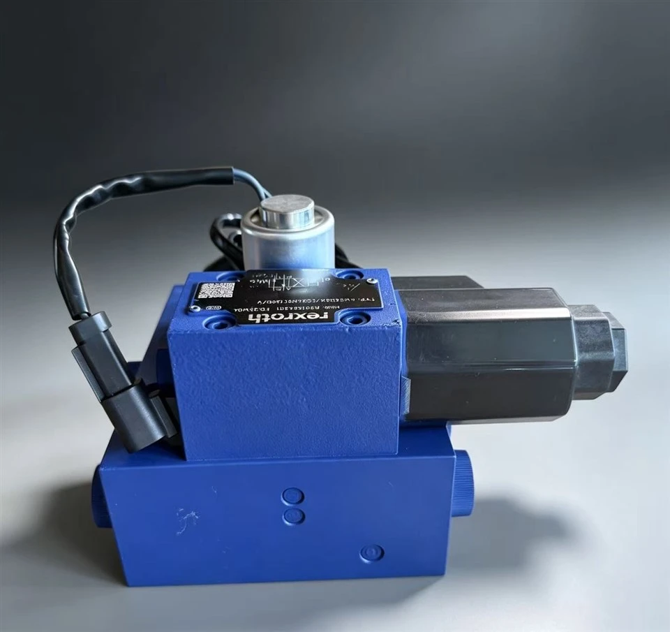 56B 43 12402 Electromagnetic Hydraulic Valve Set Engineering Machinery Hydraulic Components factory