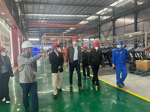 Russian Customer Visits The Factory And Signs The Contract